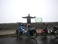 Z50_5399  op de top van Connor Pass (410 m) : fietsvakantie, Ierland, Ellen