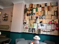Z50_6032  Muurkunst in een coffeeshop : Ierland, fietsvakantie, Hull, Engeland, Verenigd Koninkrijk