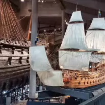 IMG 20260225 121704614  1:10 model VASA naast het origineel