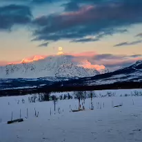 Z63 6016  Waar maan en bergen elkaar raken
