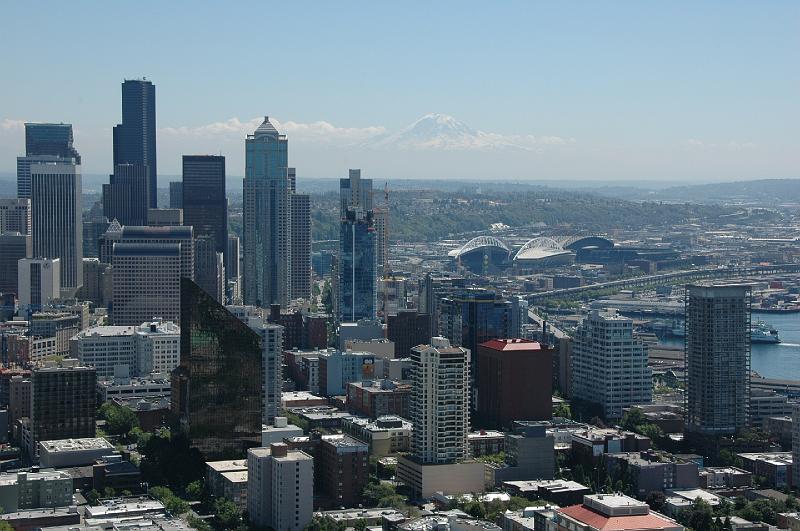 DSC_0036.JPG - uitzicht vanuit Space Needle op Mount Rainier